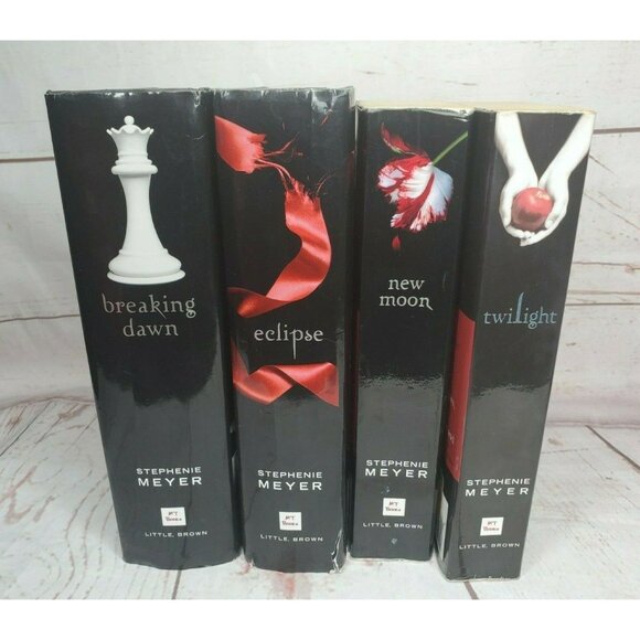 4 Twilight Saga Series Set: 1-4 Twilight, New Moon, Eclipse,Breaking Dawn Books - Picture 11 of 12